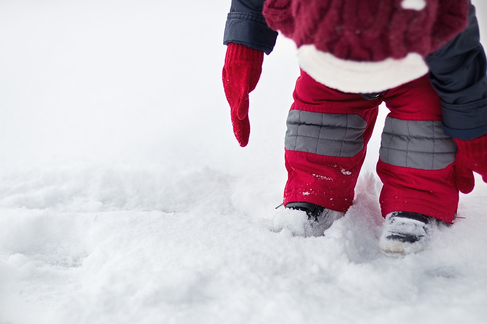 cómo-vestir-a-tu-bebé-en-invierno